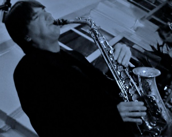 A blur of guitar and saxophone, red light